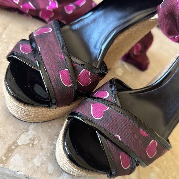 Gucci Satin Printed Wedges - Picture 3 of 8